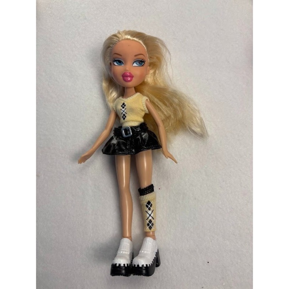 Vintage‎ 2001 MGA Bratz Play Sportz Cloe Groovin Golf Collectible Doll